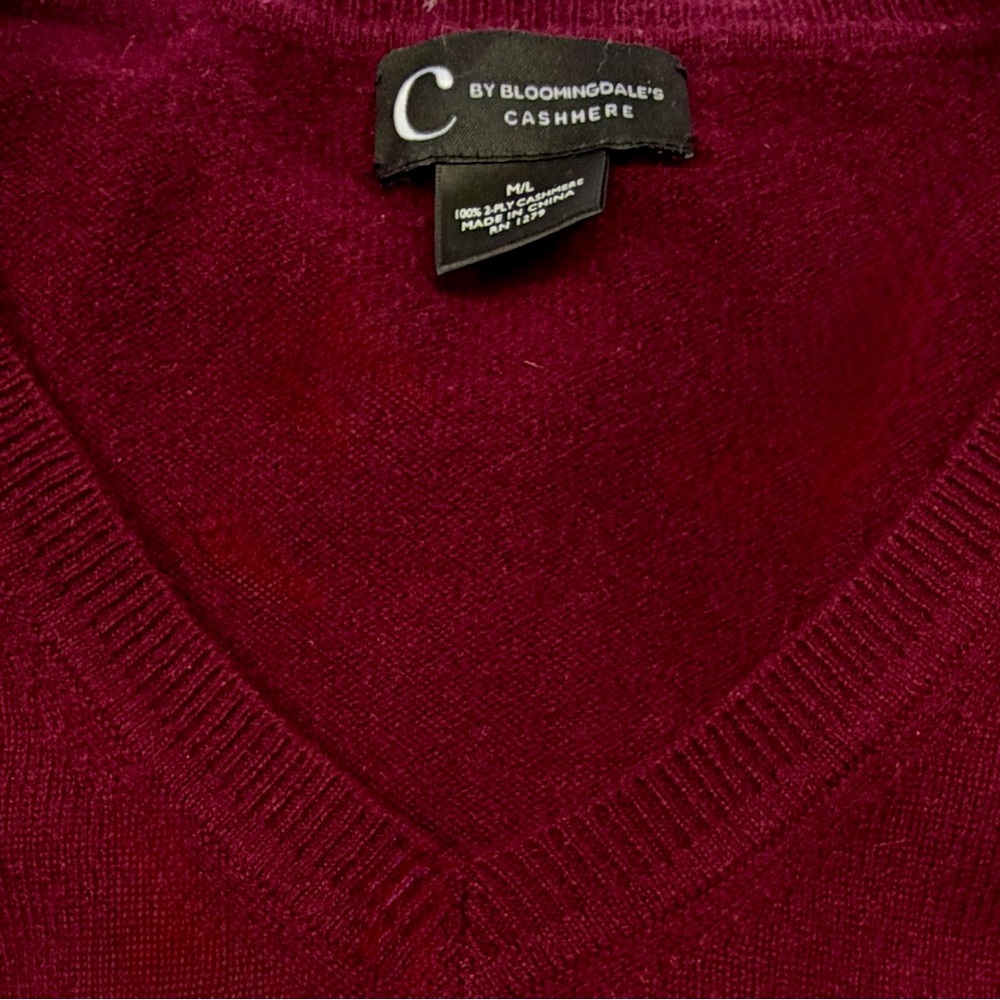 Bloomingdale's Cashmere V-Neck Sweater - Burgundy